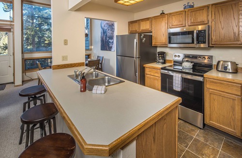Big Sky House | Beautiful home w/fireplace, amazing views & community hot tub - Hidden Village Cozy Getaway