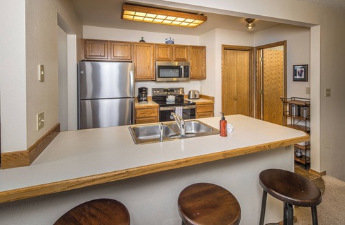 Big Sky House | Beautiful home w/fireplace, amazing views & community hot tub - Hidden Village Cozy Getaway