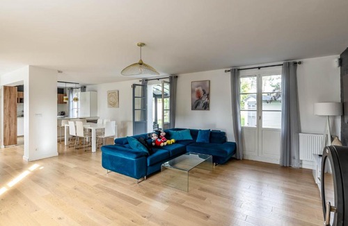 Magny-le-Hongre Apartment | Beautiful house 5 Bedroomed Ormoie Near Disneyland Paris