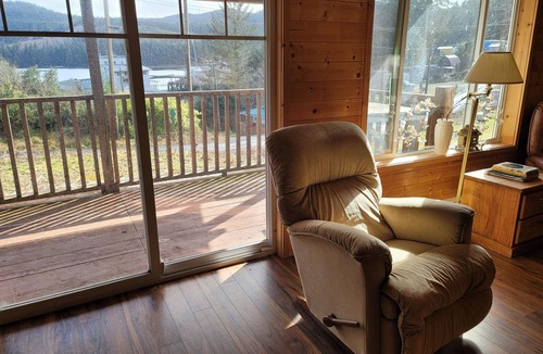 Winter Harbour House | Beautiful house with a cabin feel. Ocean view. EPIC fishing, beaches & wildlife!