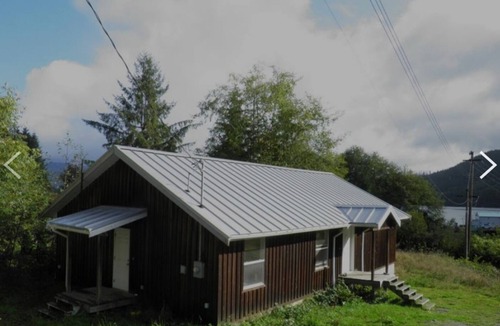 Winter Harbour House | Beautiful house with a cabin feel. Ocean view. EPIC fishing, beaches & wildlife!
