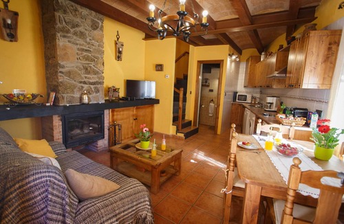 Braojos House | Beautiful house with fireplace in Braojos