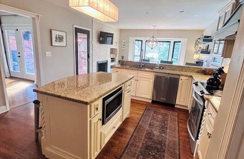 Prospect House | Beautiful Hunting Creek Neighborhood Derby Rental, sleeps 12 ppl