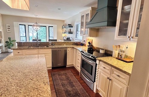 Prospect House | Beautiful Hunting Creek Neighborhood Derby Rental, sleeps 12 ppl