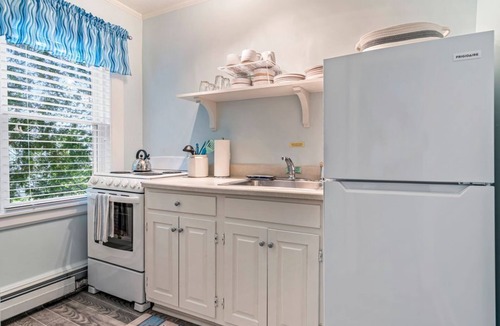 Ogunquit House | Beautiful Inn, Lighthouse Landing. Sleeps 18-20