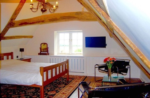 Swafield Apartment | beautiful interiors, extensive gardens, Tennis Court