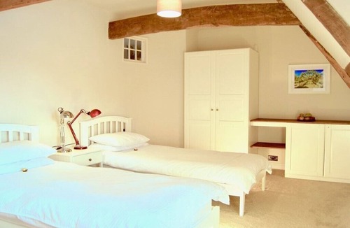 Swafield Apartment | beautiful interiors, extensive gardens, Tennis Court