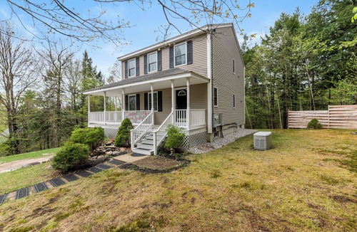 Conway House | Beautiful, inviting Conway home with great family room and private firepit!