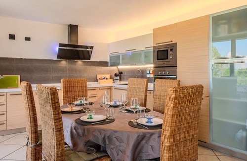 Casnate Con Bernate Villa | Beautiful villa with WIFI, private pool, A/C, TV, patio, pets allowed and panoramic view