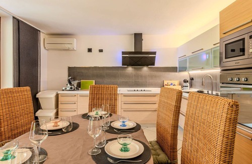 Casnate Con Bernate Villa | Beautiful villa with WIFI, private pool, A/C, TV, patio, pets allowed and panoramic view
