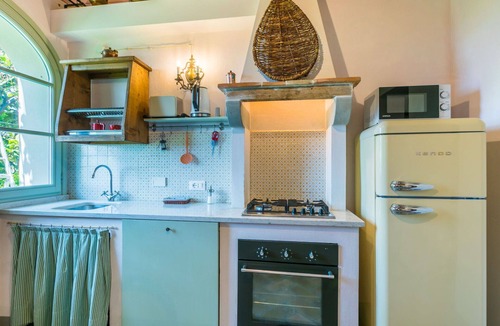 Castiglioncello Apartment | Beautiful apartment for 4 guests with WIFI, A/C, pool, TV, patio and pets allowed