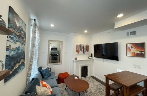 Jersey City Apartment | Beautiful Jersey City Mid-Century Apt near NYC