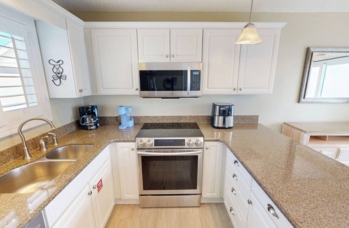 Holiday Isle Villa | Beautiful Lake frontPrivate Villa SPC 0013 with free beach service for 2