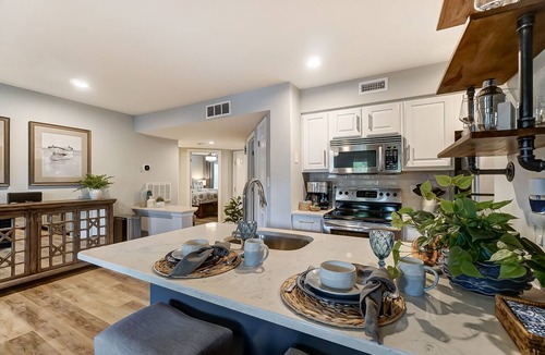 Mount Mourne Condo | Beautiful Lake Norman waterfront location! Comfy and stylish beds & furnishings