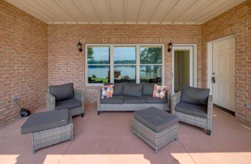 Milledgeville House | Beautiful Lake Sinclair Retreat w/Dock & Deck!