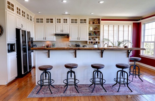 Springdale Cottage | Beautiful Lake Views And Close To Everything Northwest Arkansas Has To Offer