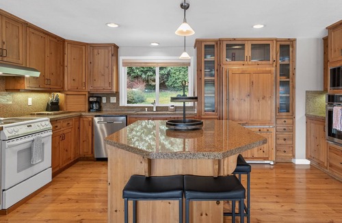 Dunes City House | Beautiful lakefront 4 bedroom 3 bath Florence home with private dock
