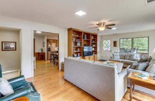 Jacksons' Gap House | Beautiful lakefront home with plenty of space!