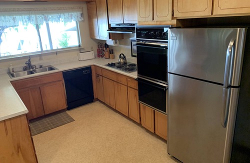 Nice House | Beautiful Lakefront Home on Clear Lake- JULY 12-16 IS NOW OPEN. BOOK IT NOW.