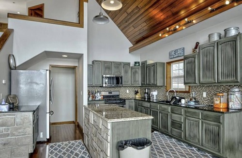 Osage Beach House | Beautiful lakefront modern home