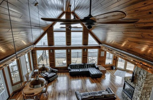 Osage Beach House | Beautiful lakefront modern home