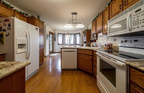 Winneconne House | Beautiful Lakefront Home ~ Outstanding Sunsets ~ Includes Hot Tub!