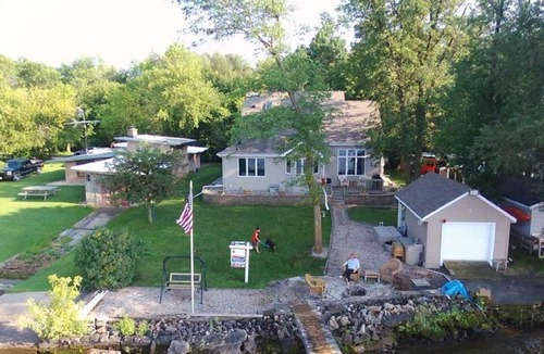 Winneconne House | Beautiful Lakefront Home ~ Outstanding Sunsets ~ Includes Hot Tub!