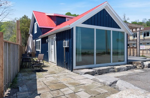 Turkey Point Cabin | Beautiful lakeside beach front cottage (FREE PONTOON/SEADOO RENTAL INCLUDED)