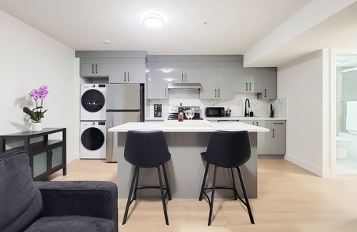 Yorkson House | Beautiful Langley Suite by Hwy 1 & Event Centre