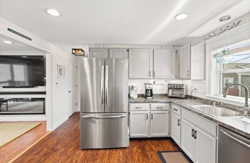 Salisbury Beach Apartment | Beautiful, Large 3-bedroom luxury apartment that's 300' from Salisbury Beach