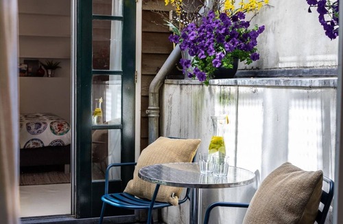 Jordaan Apartment | Beautiful large apartment at one of the most desirable locations on the famous Prinsengracht.