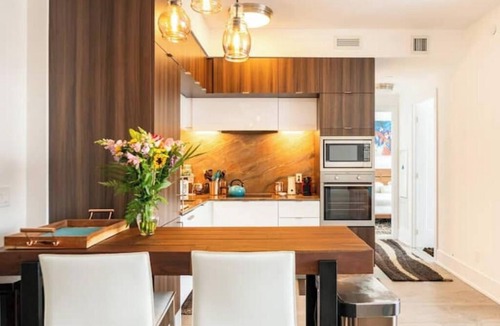 Downtown Toronto Apartment | Beautiful Large Lakefront Condo Luxe 2BR+2B