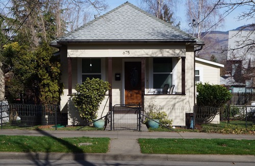 Historic Railroad District House | Beautiful little place. Walk to town and theaters!