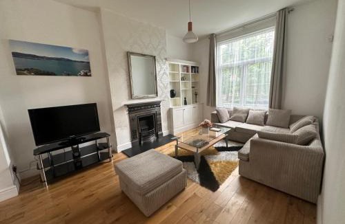 Lewisham House | Beautiful Living 4 Bedroom Home