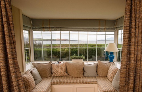Rothesay Cottage | Beautiful location with sea views & beach close by.