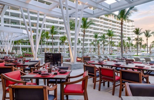 Puerto Juarez Condo | Beautiful location offers white-sand beaches, gourmet dining and infinity pool