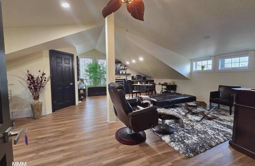 Calgary-Edmonton Corridor House | Beautiful LOFT SUITE, Private Guest House located in Hamlet of Mirror.