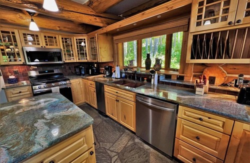 Purgatory Cabin | Beautiful Log Cabin 3 Miles to Purgatory Ski Resort with Private Hot Tub