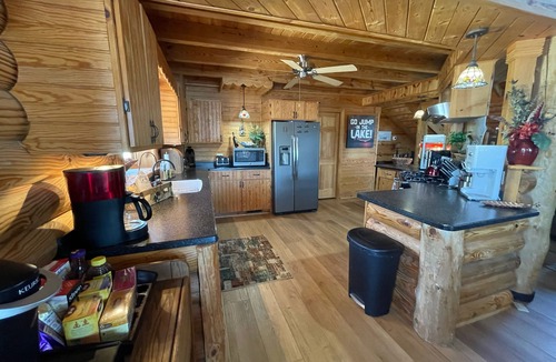 Hollands Landing House | Beautiful Log Cabin on Lake Murray