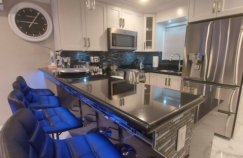 East Side House | Beautiful Luxurious 3 Bedroom Townhouse