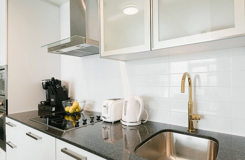 Toronto Entertainment District Hotel | Beautiful Luxurious Modern With Breathtaking Views