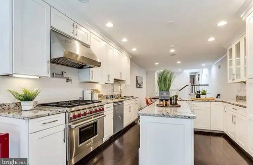 Canton House | Beautiful Luxury waterfront Property,clean,Fully sterilized,Family oriented.