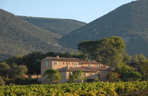 Rustrel House | Beautiful manor with swimming pool and orchard facing the Provençal Colorado