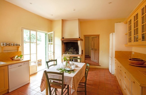 Rustrel House | Beautiful manor with swimming pool and orchard facing the Provençal Colorado