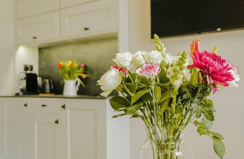 Cotham Apartment | Beautiful modern 3 bed apartment in great location in Bristol!