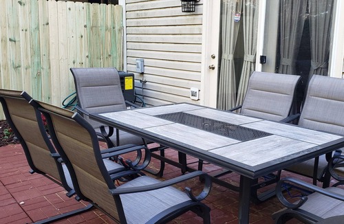 Garrison House | Beautiful modern and updated Townhome in Owings Mills - 4 bedrooms 3.5 baths