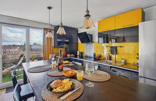 Bezons Apartment | Beautiful, modern apartment with private parking