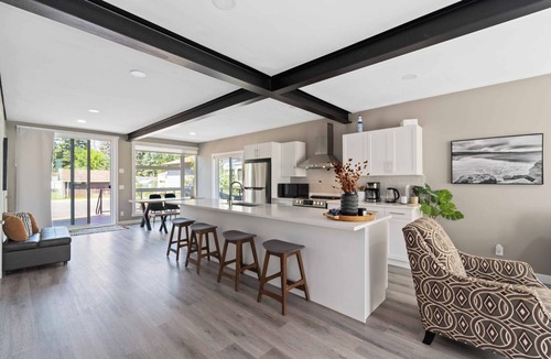 Central Alberta House | Beautiful Modern house with partial lake view