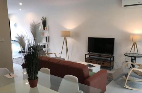Bophut Apartment | Beautiful Modern flat across the road from Beach