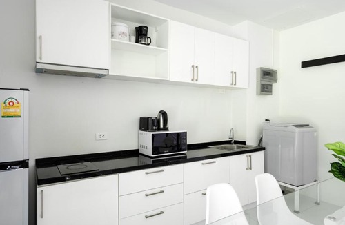 Bophut Apartment | Beautiful Modern flat across the road from Beach